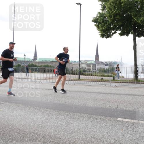 29.06.2025 - hella hamburg halbmarathon Lena Gebhardt http://msf.ph/oto/8440217 29.06.2025 10:29:16 Lombardsbrücke 1192, 16673, 1230, 1518, 1661, 1869, 2688, 3179, 3311, 3717, 4161, 4349, 4362, 4373, 4834, 4982, 5167, 6285, 6345, 6725, 7169, 7449, 8048, 8812, 9714, 10198, 10322, 10641, 10808, 11249, 11792, 11803, 11989, 12086, 12099, 12404, 12442, 12958, 13090, 13382, 14205, 14644, 15143, 15452, 15453, 15952, 15955, 16659, 16662, 16673, 16676, 17496, 18298, 18299, 18414 meine-sportfotos.de