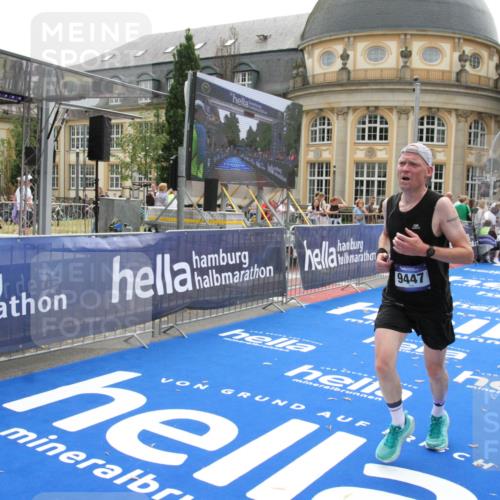 29.06.2025 - hella hamburg halbmarathon Michael Strokosch http://msf.ph/oto/8440232 29.06.2025 10:23:55 Ziel 6699, 7963, 9447, 10780, 11194, 12360 meine-sportfotos.de