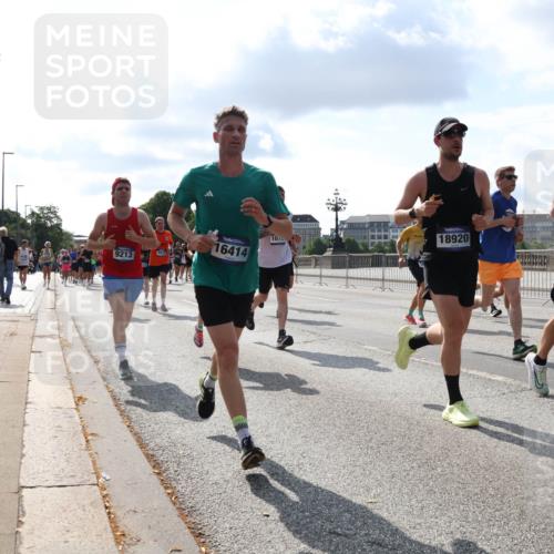 29.06.2025 - hella hamburg halbmarathon Lena Gebhardt http://msf.ph/oto/8440234 29.06.2025 09:52:50 Lombardsbrücke 9213, 4933, 16414, 1010, 18920, 1012, 1070, 1139, 1163, 1169, 1176, 1220, 1391, 1415, 1512, 1613, 1782, 2048, 2189, 2213, 2233, 2590, 2788, 2970, 3021, 3098, 3109, 3124, 3304, 3852, 3907, 3917, 3928, 4080, 4277, 4497, 4565, 4691, 4915, 4933, 4981, 5007, 5011, 5476, 5477, 5682, 6152, 6550, 6712, 6716, 7005, 7067, 7093, 7147, 7191, 7325, 7432, 7451, 7599, 7843, 7865, 7961, 8145, 8467, 8852, 10741, 10796, 11495, 11679, 11779, 12046, 12772, 13403, 13614, 14257 meine-sportfotos.de