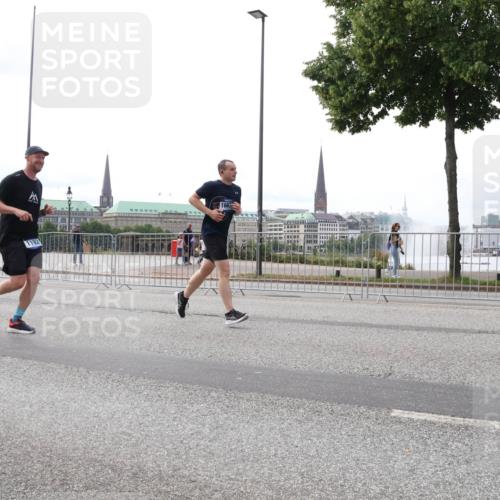 29.06.2025 - hella hamburg halbmarathon Lena Gebhardt http://msf.ph/oto/8440244 29.06.2025 10:29:16 Lombardsbrücke 1192, 1667, 1230, 1518, 1661, 1869, 2688, 3179, 3311, 3717, 4161, 4349, 4362, 4373, 4834, 4982, 5167, 6285, 6345, 6725, 7169, 7449, 8048, 8812, 9714, 10198, 10322, 10641, 10808, 11249, 11792, 11803, 11989, 12086, 12099, 12404, 12442, 12958, 13090, 13382, 14205, 14644, 15143, 15452, 15453, 15952, 15955, 16659, 16662, 16673, 16676, 17496, 18298, 18299, 18414 meine-sportfotos.de