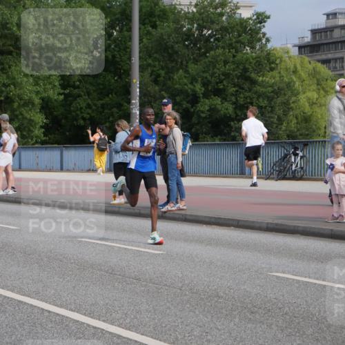 29.06.2025 - hella hamburg halbmarathon Luisa Fischer http://msf.ph/oto/8440249 29.06.2025 09:34:05 Kennedybrücke 14, 19 meine-sportfotos.de