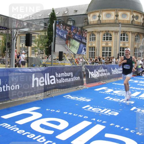 29.06.2025 - hella hamburg halbmarathon Michael Strokosch http://msf.ph/oto/8440264 29.06.2025 10:23:58 Ziel 7963, 11194, 12360, 13440 meine-sportfotos.de