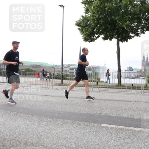 29.06.2025 - hella hamburg halbmarathon Lena Gebhardt http://msf.ph/oto/8440282 29.06.2025 10:29:17 Lombardsbrücke 1230, 1518, 1661, 1869, 2688, 3179, 3311, 3717, 4161, 4349, 4362, 4373, 4834, 4982, 5167, 6285, 6345, 6725, 7169, 7449, 7517, 8048, 8812, 9714, 10198, 10322, 10641, 10808, 10996, 11249, 11792, 11803, 11989, 12086, 12099, 12404, 12442, 12958, 13090, 13382, 14205, 14644, 15143, 15452, 15453, 15952, 15955, 16659, 16662, 16673, 16676, 17496, 18298, 18299, 18414 meine-sportfotos.de
