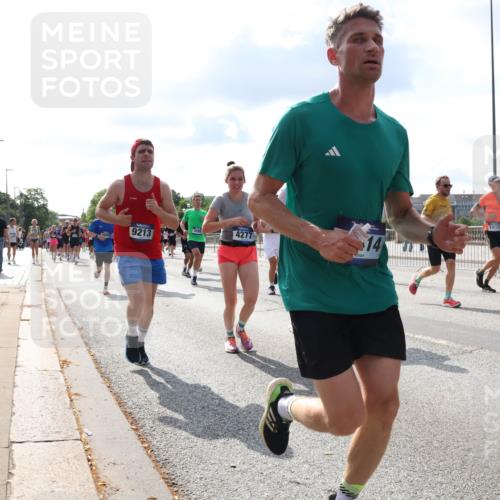29.06.2025 - hella hamburg halbmarathon Lena Gebhardt http://msf.ph/oto/8440337 29.06.2025 09:52:51 Lombardsbrücke 4277, 9213, 14, 19123, 1012, 1070, 1139, 1163, 1169, 1176, 1220, 1391, 1415, 1512, 1613, 1735, 1782, 2048, 2189, 2213, 2233, 2590, 2788, 2970, 3021, 3098, 3109, 3124, 3304, 3907, 3917, 3928, 4080, 4277, 4497, 4565, 4691, 4933, 4981, 5007, 5011, 5476, 5477, 5682, 6081, 6152, 6550, 6712, 6716, 7005, 7067, 7093, 7147, 7191, 7325, 7432, 7451, 7599, 7843, 7865, 7961, 8145, 8467, 8852, 10741, 10796, 11495, 11779, 12046, 13403, 13614, 14257 meine-sportfotos.de
