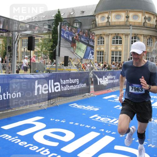 29.06.2025 - hella hamburg halbmarathon Michael Strokosch http://msf.ph/oto/8440340 29.06.2025 10:24:00 Ziel 7963, 11194, 12360, 13440, 14753 meine-sportfotos.de