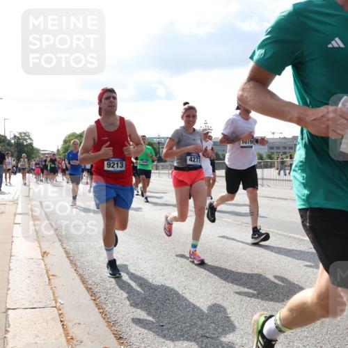 29.06.2025 - hella hamburg halbmarathon Lena Gebhardt http://msf.ph/oto/8440349 29.06.2025 09:52:51 Lombardsbrücke 9213, 3098, 4277, 10750, 16414, 113, 1012, 1070, 1139, 1163, 1169, 1176, 1220, 1391, 1415, 1512, 1613, 1735, 1782, 2048, 2189, 2213, 2233, 2590, 2788, 2970, 3021, 3098, 3109, 3124, 3304, 3907, 3917, 3928, 4080, 4277, 4497, 4565, 4691, 4933, 4981, 5007, 5011, 5476, 5477, 5682, 6081, 6152, 6550, 6712, 6716, 7005, 7067, 7093, 7147, 7191, 7325, 7432, 7451, 7599, 7843, 7865, 7961, 8145, 8467, 8852, 10741, 10796, 11495, 11779, 12046, 13403, 13614, 14257 meine-sportfotos.de