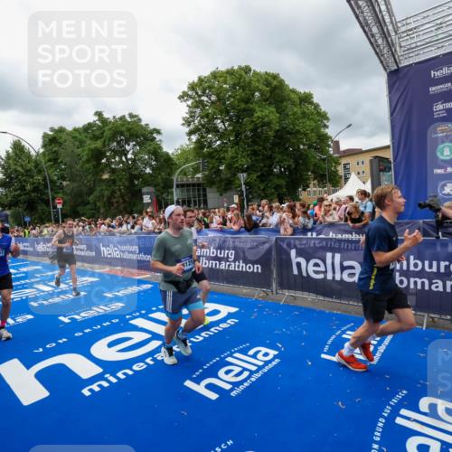 29.06.2025 - hella hamburg halbmarathon Zöllner http://msf.ph/oto/8440359 29.06.2025 10:55:57 Ziel 1179, 2612, 3256, 3668, 4772, 7147, 7976, 8968, 9246, 10084, 13474, 15868, 15884, 18125, 18867 meine-sportfotos.de