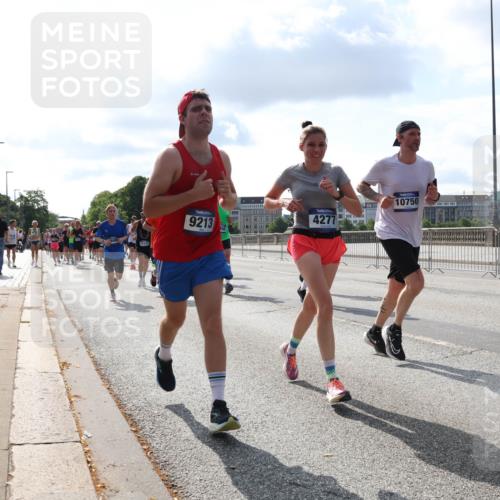 29.06.2025 - hella hamburg halbmarathon Lena Gebhardt http://msf.ph/oto/8440364 29.06.2025 09:52:51 Lombardsbrücke 9213, 4277, 10750, 19128, 1012, 1070, 1139, 1163, 1169, 1176, 1220, 1391, 1415, 1512, 1613, 1735, 1782, 2048, 2189, 2213, 2233, 2590, 2788, 2970, 3021, 3098, 3109, 3124, 3304, 3907, 3917, 3928, 4080, 4277, 4497, 4565, 4691, 4933, 4981, 5007, 5011, 5476, 5477, 5682, 6081, 6152, 6550, 6712, 6716, 7005, 7067, 7093, 7147, 7191, 7325, 7432, 7451, 7599, 7843, 7865, 7961, 8145, 8467, 8852, 10741, 10796, 11495, 11779, 12046, 13403, 13614, 14257 meine-sportfotos.de