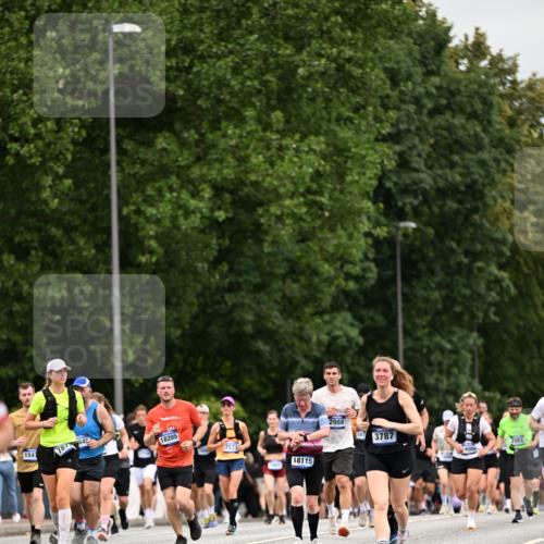 29.06.2025 - hella hamburg halbmarathon Dr. Thomas Lammeyer http://msf.ph/oto/8440373 29.06.2025 10:57:00 Kennedybrücke 1369, 2308, 2593, 2988, 3227, 3645, 3787, 5262, 6135, 6604, 6671, 7511, 7682, 7735, 7737, 7871, 8250, 8251, 9340, 10600, 10634, 10693, 10884, 11297 meine-sportfotos.de