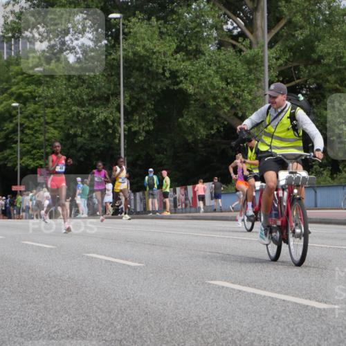 29.06.2025 - hella hamburg halbmarathon Luisa Fischer http://msf.ph/oto/8440375 29.06.2025 09:36:39 Kennedybrücke 48, 46, 43, 46, 48 meine-sportfotos.de