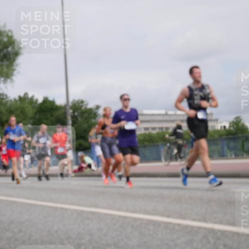 29.06.2025 - hella hamburg halbmarathon Luisa Fischer http://msf.ph/oto/8440382 29.06.2025 10:20:57 Kennedybrücke 1554, 1622, 2094, 2147, 2548, 2931, 3138, 5002, 5004, 5294, 7094, 7641, 8144, 9798, 10509 meine-sportfotos.de