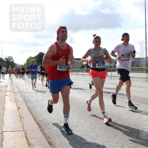 29.06.2025 - hella hamburg halbmarathon Lena Gebhardt http://msf.ph/oto/8440393 29.06.2025 09:52:51 Lombardsbrücke 4277, 9213, 15133, 10750, 5476, 19128, 1012, 1070, 1139, 1163, 1169, 1176, 1220, 1391, 1415, 1512, 1613, 1735, 1782, 2048, 2189, 2213, 2233, 2590, 2788, 2970, 3021, 3098, 3109, 3124, 3304, 3907, 3917, 3928, 4080, 4277, 4497, 4565, 4691, 4933, 4981, 5007, 5011, 5476, 5477, 5682, 6081, 6152, 6550, 6712, 6716, 7005, 7067, 7093, 7147, 7191, 7325, 7432, 7451, 7599, 7843, 7865, 7961, 8145, 8467, 8852, 10741, 10796, 11495, 11779, 12046, 13403, 13614, 14257 meine-sportfotos.de