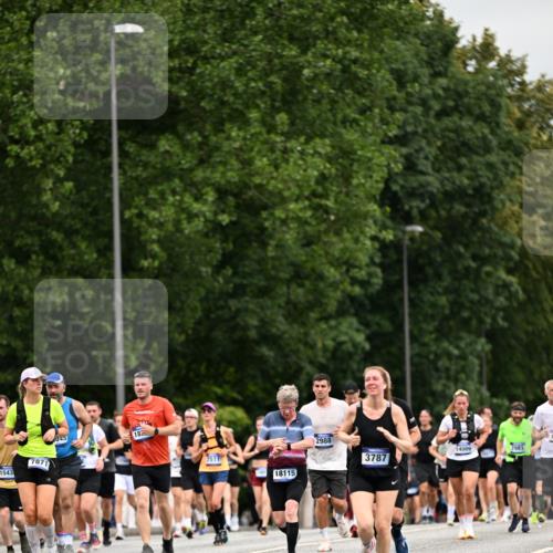 29.06.2025 - hella hamburg halbmarathon Dr. Thomas Lammeyer http://msf.ph/oto/8440437 29.06.2025 10:57:01 Kennedybrücke 1369, 2308, 2593, 2983, 2988, 3227, 3645, 3787, 5262, 6135, 6604, 6671, 7511, 7682, 7735, 7737, 7871, 8250, 8251, 9340, 10600, 10634, 10693, 10884, 11297 meine-sportfotos.de