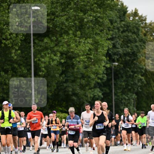 29.06.2025 - hella hamburg halbmarathon Dr. Thomas Lammeyer http://msf.ph/oto/8440483 29.06.2025 10:57:01 Kennedybrücke 1369, 2308, 2593, 2983, 2988, 3227, 3645, 3787, 5262, 6135, 6604, 6671, 7511, 7682, 7735, 7737, 7871, 8250, 8251, 9340, 10600, 10634, 10693, 10884, 11297 meine-sportfotos.de