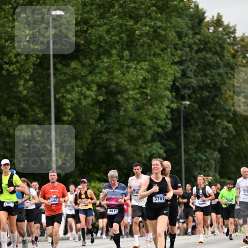 29.06.2025 - hella hamburg halbmarathon Dr. Thomas Lammeyer http://msf.ph/oto/8440497 29.06.2025 10:57:01 Kennedybrücke 1369, 2308, 2593, 2983, 2988, 3227, 3645, 3787, 5262, 6135, 6604, 6671, 7511, 7682, 7735, 7737, 7871, 8250, 8251, 9340, 10600, 10634, 10693, 10884, 11297 meine-sportfotos.de