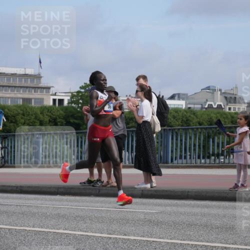 29.06.2025 - hella hamburg halbmarathon Luisa Fischer http://msf.ph/oto/8440498 29.06.2025 09:37:12 Kennedybrücke 36, 36, 39 meine-sportfotos.de