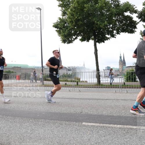 29.06.2025 - hella hamburg halbmarathon Lena Gebhardt http://msf.ph/oto/8440535 29.06.2025 10:29:18 Lombardsbrücke 0198, 373, 201, 1230, 1661, 1869, 2688, 3179, 3311, 3524, 3717, 4161, 4349, 4362, 4373, 4834, 4982, 5167, 6285, 6345, 6725, 7169, 7449, 7517, 7832, 8048, 8812, 9714, 10198, 10322, 10641, 10808, 10996, 11249, 11792, 11803, 11989, 12086, 12099, 12404, 12442, 12958, 13090, 13382, 14205, 14644, 15143, 15452, 15453, 15952, 15955, 16306, 16659, 16662, 16673, 16676, 17496, 17945, 18298, 18299, 18414 meine-sportfotos.de