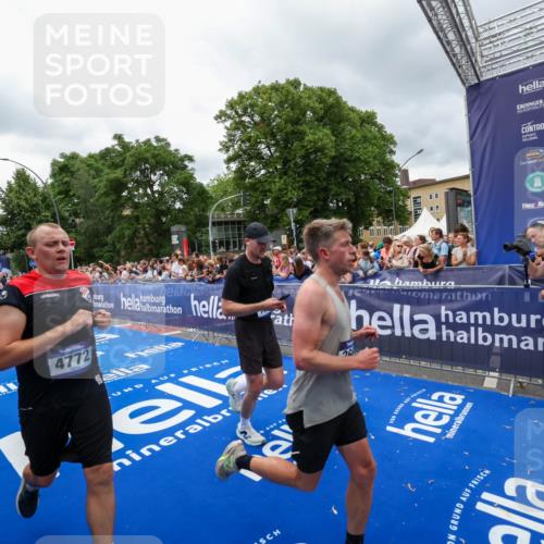 29.06.2025 - hella hamburg halbmarathon Zöllner http://msf.ph/oto/8440571 29.06.2025 10:56:00 Ziel 2612, 3668, 4772, 7147, 7976, 8968, 9246, 10084, 14867, 15184, 15868, 15884, 16176 meine-sportfotos.de