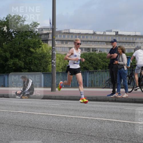 29.06.2025 - hella hamburg halbmarathon Luisa Fischer http://msf.ph/oto/8440592 29.06.2025 09:37:36 Kennedybrücke 28, 100, 28 meine-sportfotos.de