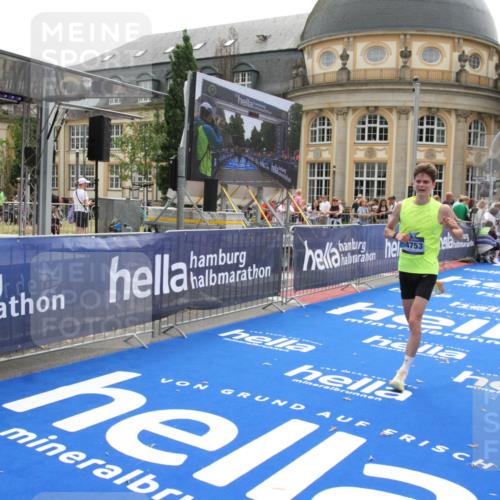 29.06.2025 - hella hamburg halbmarathon Michael Strokosch http://msf.ph/oto/8440601 29.06.2025 10:24:07 Ziel 9269, 10234, 14753, 17614, 19041 meine-sportfotos.de
