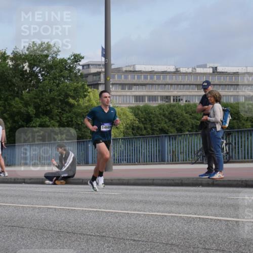 29.06.2025 - hella hamburg halbmarathon Luisa Fischer http://msf.ph/oto/8440605 29.06.2025 09:37:43 Kennedybrücke 14689, 42 meine-sportfotos.de