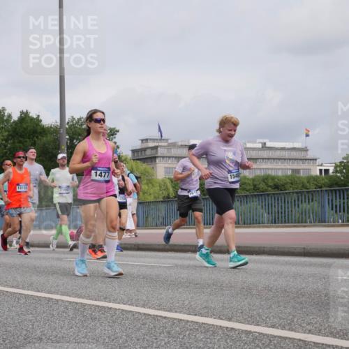 29.06.2025 - hella hamburg halbmarathon Luisa Fischer http://msf.ph/oto/8440608 29.06.2025 10:21:18 Kennedybrücke 18155, 7160, 1477, 12935, 161, 1546, 1268, 1477, 2087, 2305, 3482, 4194, 4738, 5290, 6332, 7160, 7413, 7649, 7838, 7882, 7883, 9586, 9717, 9834, 9844, 10174 meine-sportfotos.de