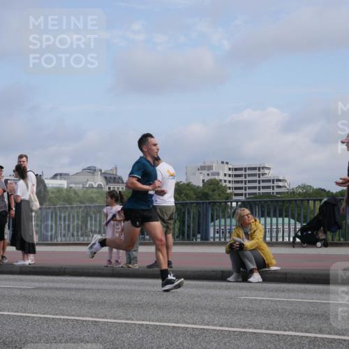 29.06.2025 - hella hamburg halbmarathon Luisa Fischer http://msf.ph/oto/8440619 29.06.2025 09:37:45 Kennedybrücke 42 meine-sportfotos.de