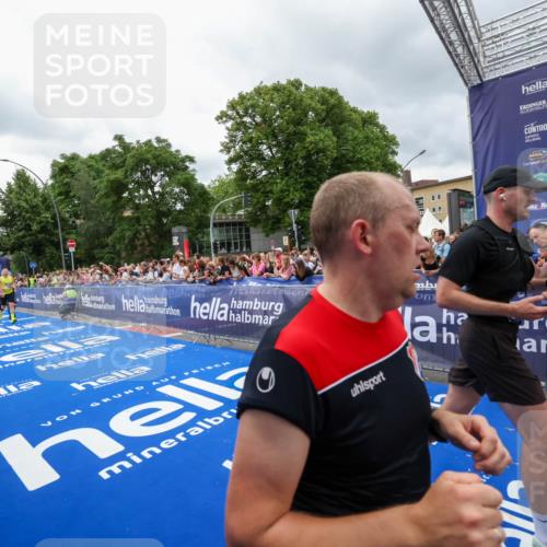 29.06.2025 - hella hamburg halbmarathon Zöllner http://msf.ph/oto/8440620 29.06.2025 10:56:00 Ziel 2612, 3668, 4772, 7147, 7976, 8968, 9246, 10084, 14867, 15184, 15868, 15884, 16176 meine-sportfotos.de