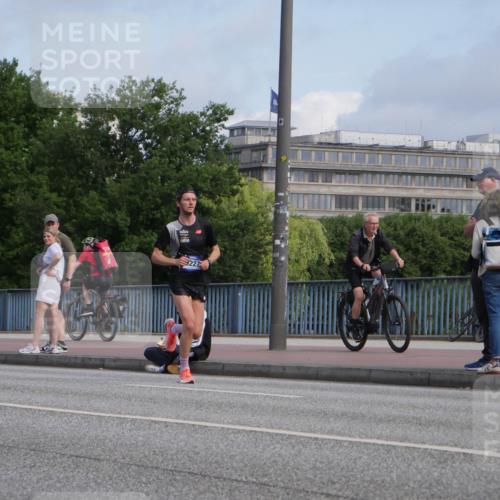 29.06.2025 - hella hamburg halbmarathon Luisa Fischer http://msf.ph/oto/8440650 29.06.2025 09:38:23 Kennedybrücke 227 meine-sportfotos.de