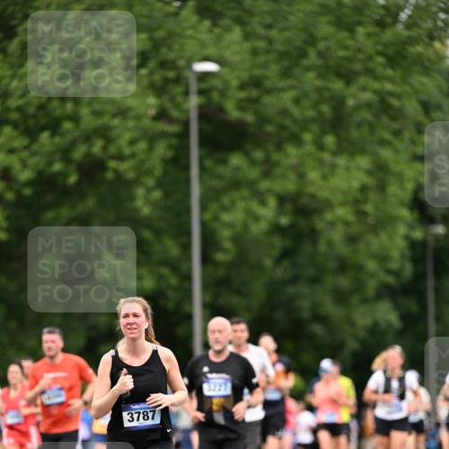 29.06.2025 - hella hamburg halbmarathon Dr. Thomas Lammeyer http://msf.ph/oto/8440652 29.06.2025 10:57:05 Kennedybrücke 2308, 2420, 2593, 2983, 2988, 3227, 3645, 3787, 5262, 6135, 6604, 6671, 7032, 7511, 7682, 7735, 7871, 8250, 8251, 9340, 10080, 10417, 10568, 10600, 10634, 10693, 10884 meine-sportfotos.de