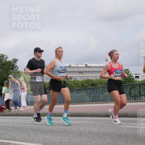 29.06.2025 - hella hamburg halbmarathon Luisa Fischer http://msf.ph/oto/8440675 29.06.2025 10:21:24 Kennedybrücke 10174, 7838, 9844, 1268, 1820, 2087, 2634, 3125, 3482, 5290, 5909, 6332, 7160, 7413, 7838, 7882, 7883, 9834, 9844, 10174, 10659 meine-sportfotos.de