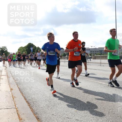 29.06.2025 - hella hamburg halbmarathon Lena Gebhardt http://msf.ph/oto/8440707 29.06.2025 09:52:53 Lombardsbrücke 3917, 16000, 33, 4933, 3098, 5682, 1012, 1070, 1163, 1169, 1176, 1220, 1391, 1415, 1512, 1613, 1735, 1782, 2048, 2189, 2213, 2233, 2590, 2788, 2970, 3021, 3098, 3109, 3124, 3304, 3907, 3917, 3928, 4080, 4277, 4497, 4691, 4933, 4981, 4997, 5007, 5011, 5132, 5476, 5477, 5682, 6081, 6152, 6550, 6712, 6716, 7005, 7067, 7093, 7147, 7191, 7325, 7432, 7451, 7599, 7843, 7865, 7961, 8145, 8467, 8664, 8852, 10796, 11779, 12046, 13403, 13614, 14257 meine-sportfotos.de