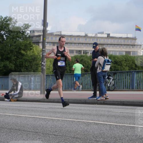 29.06.2025 - hella hamburg halbmarathon Luisa Fischer http://msf.ph/oto/8440708 29.06.2025 09:38:58 Kennedybrücke 31, 31 meine-sportfotos.de
