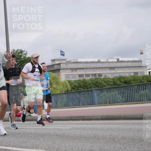 29.06.2025 - hella hamburg halbmarathon Luisa Fischer http://msf.ph/oto/8440715 29.06.2025 10:21:27 Kennedybrücke 13933, 182, 831, 7048, 14496, 1820, 2634, 3125, 5909, 7413, 7838, 8341, 9844, 10174, 10659 meine-sportfotos.de