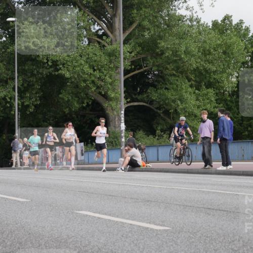 29.06.2025 - hella hamburg halbmarathon Luisa Fischer http://msf.ph/oto/8440740 29.06.2025 09:39:34 Kennedybrücke 3944, 50, 45, 50, 3944 meine-sportfotos.de