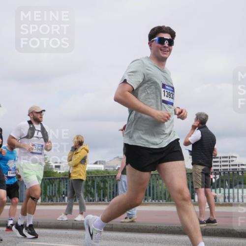 29.06.2025 - hella hamburg halbmarathon Luisa Fischer http://msf.ph/oto/8440741 29.06.2025 10:21:28 Kennedybrücke 14831, 1449, 7048, 1393, 1820, 2634, 3125, 5909, 7413, 7838, 8341, 9222, 9844, 10174, 10659 meine-sportfotos.de