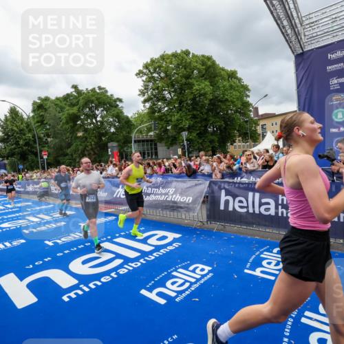 29.06.2025 - hella hamburg halbmarathon Zöllner http://msf.ph/oto/8440798 29.06.2025 10:56:03 Ziel 1180, 3042, 3058, 7147, 8968, 9246, 10084, 14867, 15184, 15868, 15884, 16176, 18212 meine-sportfotos.de