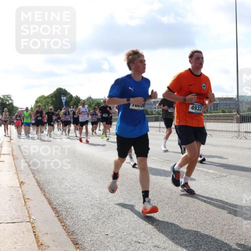 29.06.2025 - hella hamburg halbmarathon Lena Gebhardt http://msf.ph/oto/8440808 29.06.2025 09:52:54 Lombardsbrücke 1533, 3098, 4933, 1012, 1070, 1163, 1169, 1176, 1220, 1391, 1415, 1512, 1613, 1735, 1782, 2048, 2189, 2213, 2233, 2590, 2788, 2970, 3021, 3098, 3109, 3124, 3304, 3907, 3917, 3928, 4080, 4277, 4497, 4691, 4933, 4981, 4997, 5007, 5011, 5132, 5476, 5477, 5682, 6081, 6152, 6550, 6712, 6716, 7005, 7067, 7093, 7147, 7191, 7325, 7432, 7451, 7599, 7843, 7865, 7961, 8145, 8467, 8664, 8852, 10796, 11779, 12046, 13403, 13614, 14257 meine-sportfotos.de