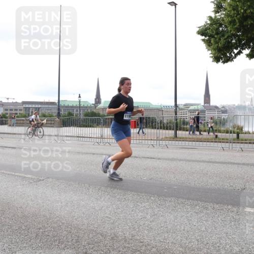 29.06.2025 - hella hamburg halbmarathon Lena Gebhardt http://msf.ph/oto/8440913 29.06.2025 10:29:21 Lombardsbrücke 11792, 1198, 1063, 1230, 1661, 1869, 2688, 3179, 3311, 3524, 4161, 4349, 4362, 4373, 4982, 6285, 6345, 6725, 7169, 7449, 7517, 7832, 8048, 8812, 9714, 10198, 10322, 10641, 10808, 10996, 11249, 11269, 11792, 11803, 11989, 12086, 12099, 12404, 12442, 12958, 13090, 13382, 14205, 14644, 15143, 15453, 15952, 15955, 16306, 16659, 16662, 16673, 16676, 17496, 17945, 18298, 18299, 18414 meine-sportfotos.de