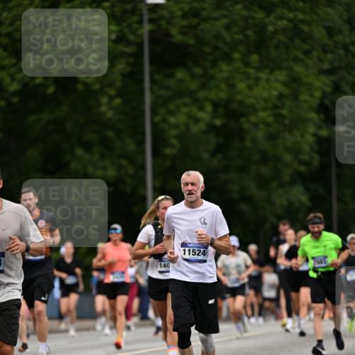 29.06.2025 - hella hamburg halbmarathon Dr. Thomas Lammeyer http://msf.ph/oto/8440924 29.06.2025 10:57:10 Kennedybrücke 2308, 2420, 2593, 2983, 2988, 3227, 3787, 6135, 6604, 7032, 7511, 7690, 7735, 7871, 8250, 8251, 9340, 10080, 10417, 10568, 10600, 10634, 10693, 10879, 10884 meine-sportfotos.de