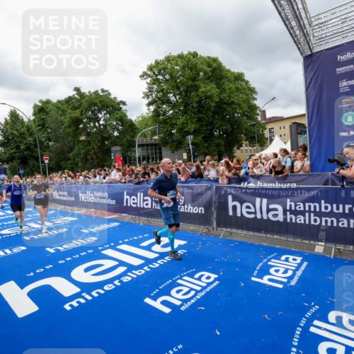 29.06.2025 - hella hamburg halbmarathon Zöllner http://msf.ph/oto/8440925 29.06.2025 10:56:05 Ziel 1180, 3042, 3058, 7594, 14867, 15184, 15868, 16176, 17640, 18212 meine-sportfotos.de