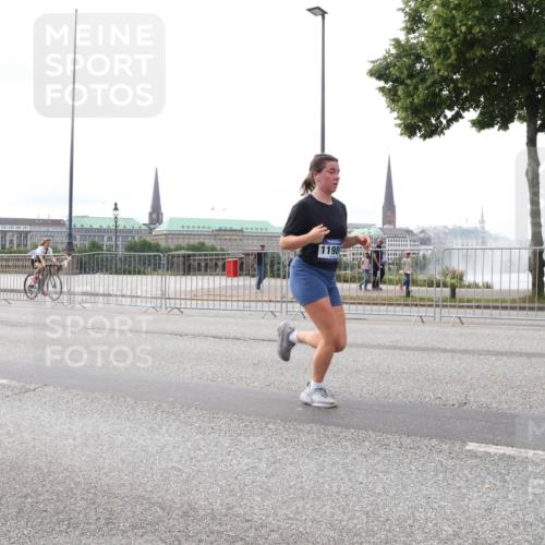 29.06.2025 - hella hamburg halbmarathon Lena Gebhardt http://msf.ph/oto/8440959 29.06.2025 10:29:22 Lombardsbrücke 11803, 11989, 1063, 1230, 1661, 1869, 2688, 3179, 3311, 3524, 4161, 4349, 4362, 4373, 4982, 6285, 6345, 6725, 7169, 7449, 7517, 7832, 8048, 8812, 9714, 10198, 10322, 10641, 10808, 10996, 11249, 11269, 11634, 11792, 11803, 11989, 12086, 12099, 12404, 12442, 12958, 13090, 13382, 14205, 14644, 15952, 15955, 16306, 16659, 16662, 16673, 16676, 17496, 17945, 18298, 18299, 18414 meine-sportfotos.de