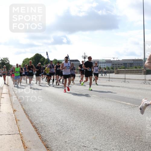 29.06.2025 - hella hamburg halbmarathon Lena Gebhardt http://msf.ph/oto/8440968 29.06.2025 09:52:55 Lombardsbrücke 3021, 1921, 3917, 4981, 1513, 1012, 1070, 1163, 1169, 1176, 1220, 1391, 1415, 1512, 1613, 1735, 1782, 2048, 2189, 2213, 2233, 2234, 2590, 2788, 2970, 3021, 3098, 3109, 3124, 3304, 3907, 3917, 3928, 4080, 4277, 4497, 4691, 4933, 4981, 4997, 5007, 5011, 5132, 5476, 5477, 5682, 6081, 6152, 6712, 6716, 7005, 7067, 7093, 7147, 7191, 7325, 7432, 7451, 7599, 7843, 7865, 7961, 8063, 8145, 8467, 8664, 10796, 11779, 13403, 13614, 14257 meine-sportfotos.de