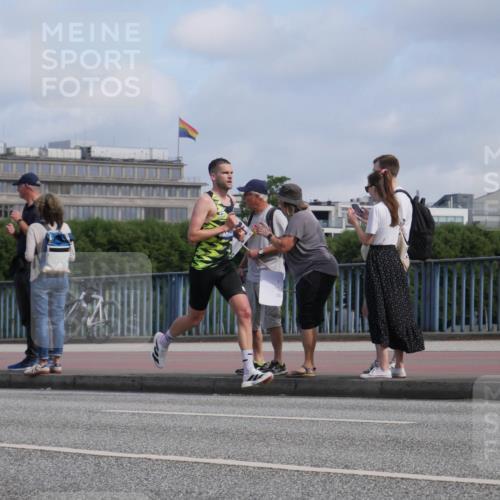 29.06.2025 - hella hamburg halbmarathon Luisa Fischer http://msf.ph/oto/8440978 29.06.2025 09:40:16 Kennedybrücke  meine-sportfotos.de