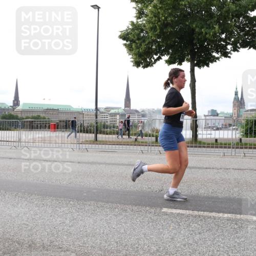 29.06.2025 - hella hamburg halbmarathon Lena Gebhardt http://msf.ph/oto/8440984 29.06.2025 10:29:22 Lombardsbrücke 1063, 1230, 1661, 1869, 2688, 3179, 3311, 3524, 4161, 4349, 4362, 4373, 4982, 6285, 6345, 6725, 7169, 7449, 7517, 7832, 8048, 8812, 9714, 10198, 10322, 10641, 10808, 10996, 11249, 11269, 11634, 11792, 11803, 11989, 12086, 12099, 12404, 12442, 12958, 13090, 13382, 14205, 14644, 15952, 15955, 16306, 16659, 16662, 16673, 16676, 17496, 17945, 18298, 18299, 18414 meine-sportfotos.de