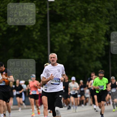 29.06.2025 - hella hamburg halbmarathon Dr. Thomas Lammeyer http://msf.ph/oto/8440990 29.06.2025 10:57:10 Kennedybrücke 2308, 2420, 2593, 2983, 2988, 3227, 3787, 6135, 6604, 7032, 7511, 7690, 7735, 7871, 8250, 8251, 9340, 10080, 10417, 10568, 10600, 10634, 10693, 10879, 10884 meine-sportfotos.de