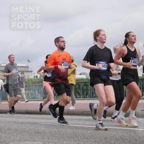 29.06.2025 - hella hamburg halbmarathon Luisa Fischer http://msf.ph/oto/8441005 29.06.2025 10:21:48 Kennedybrücke 05, 451, 320, 4802, 502, 14627, 1521, 3202, 3591, 4383, 5049, 5264, 5266, 5611, 5733, 5910, 6413, 7121, 7214, 7454, 8665, 9276, 9505, 10467, 10502, 10856 meine-sportfotos.de
