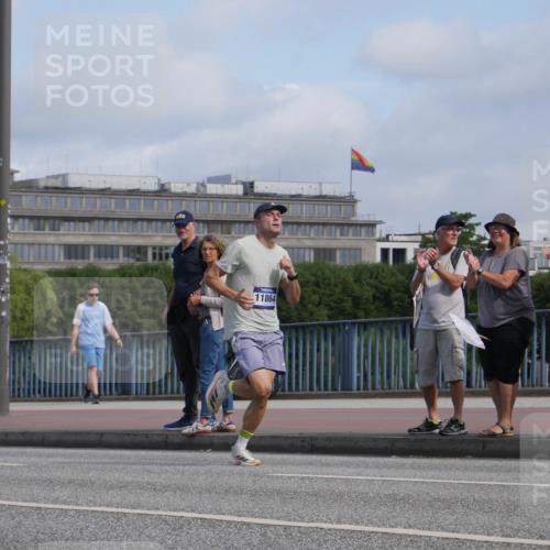 29.06.2025 - hella hamburg halbmarathon Luisa Fischer http://msf.ph/oto/8441031 29.06.2025 09:40:24 Kennedybrücke 11864 meine-sportfotos.de