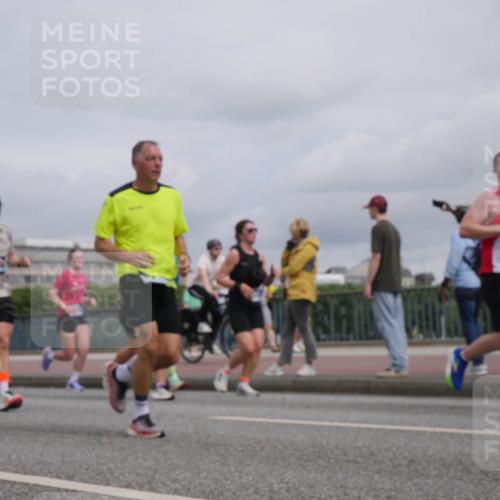 29.06.2025 - hella hamburg halbmarathon Luisa Fischer http://msf.ph/oto/8441053 29.06.2025 10:21:52 Kennedybrücke 1521, 3202, 3321, 3591, 3592, 5049, 5264, 5266, 5611, 5733, 5910, 6413, 7214, 7454, 8665, 8799, 9505, 9549, 9658, 10172, 10467, 10687 meine-sportfotos.de