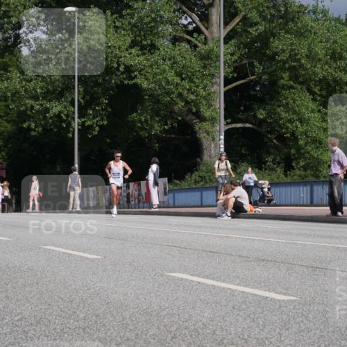 29.06.2025 - hella hamburg halbmarathon Luisa Fischer http://msf.ph/oto/8441068 29.06.2025 09:40:50 Kennedybrücke 16529 meine-sportfotos.de